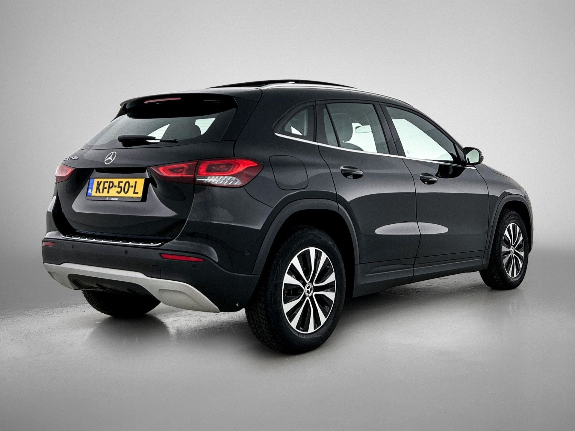 Mercedes-Benz GLA 250 e Plug-In Hybride Panorama Schuif-Kant, 12 maanden, Leder en Stof, Zwart, Bedrijf