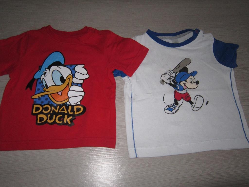 2 disney t-shirtjes / maat 80, Kinderen en Baby's, Babykleding | Maat 80, Ophalen of Verzenden, Zo goed als nieuw, Jongetje, Shirtje of Longsleeve