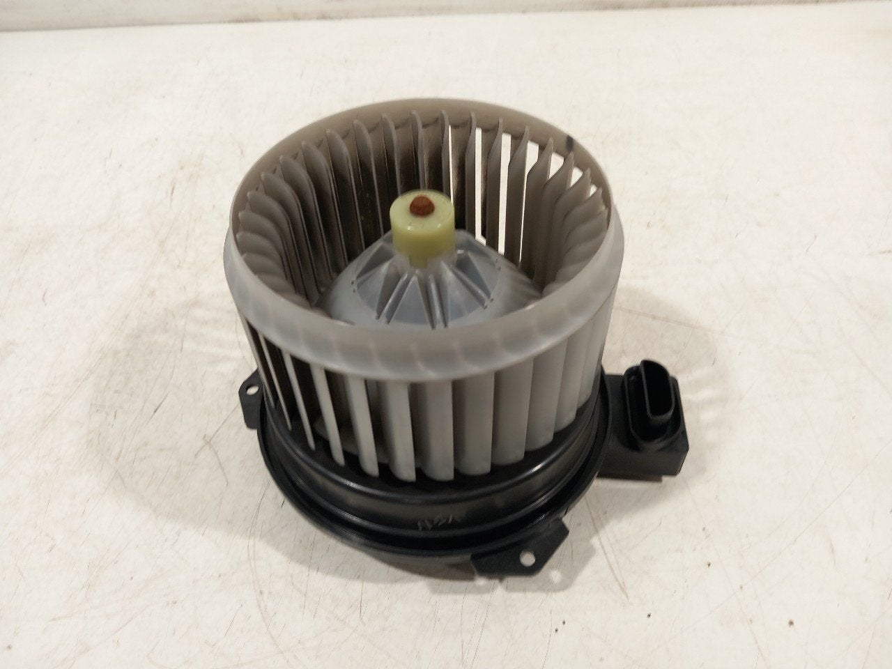 Kachel ventilator motor Mitsubishi Space Star, Onderdelen@venauto.nl, Van der Ven Autorecycling B.V., Gebruikt, Ettenseweg 76, 4706 PB Roosendaal, The Netherlands