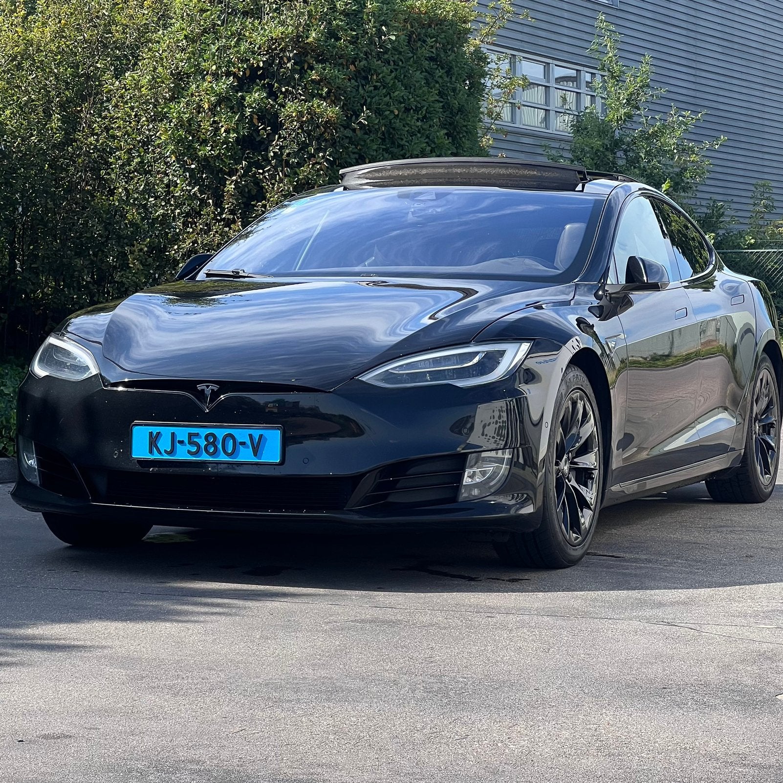 Taxi huren | pacht | Taxi huur | Taxi verhuur Tesla gratis, Personenauto