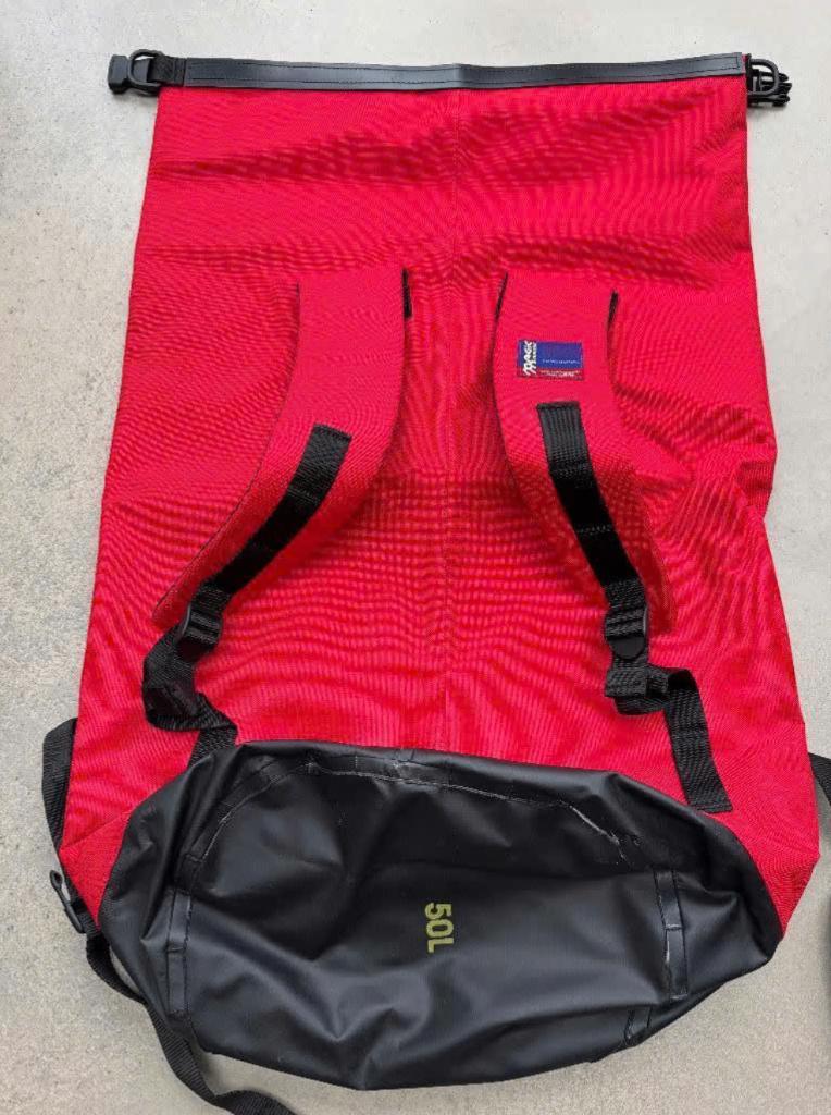 Magic Marine rode waterdichte rugtas (50L), 25 tot 40 cm, Ophalen of Verzenden, Zo goed als nieuw, Waterdicht