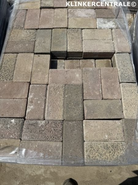 44m2 gemêleerd betonklinkers 21x10,5x6cm straatstenen erfver, Bij dit gebruikte product niet te achterhalen, Gebruikt, Bij dit gebruikte product niet te achterhalen