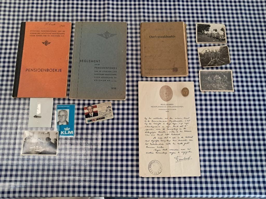 oorlogszakboekje 10e R.I. Grebbelinie en KLM N.B.S., Verzamelen, Militaria | Tweede Wereldoorlog, Ophalen of Verzenden, Nederland