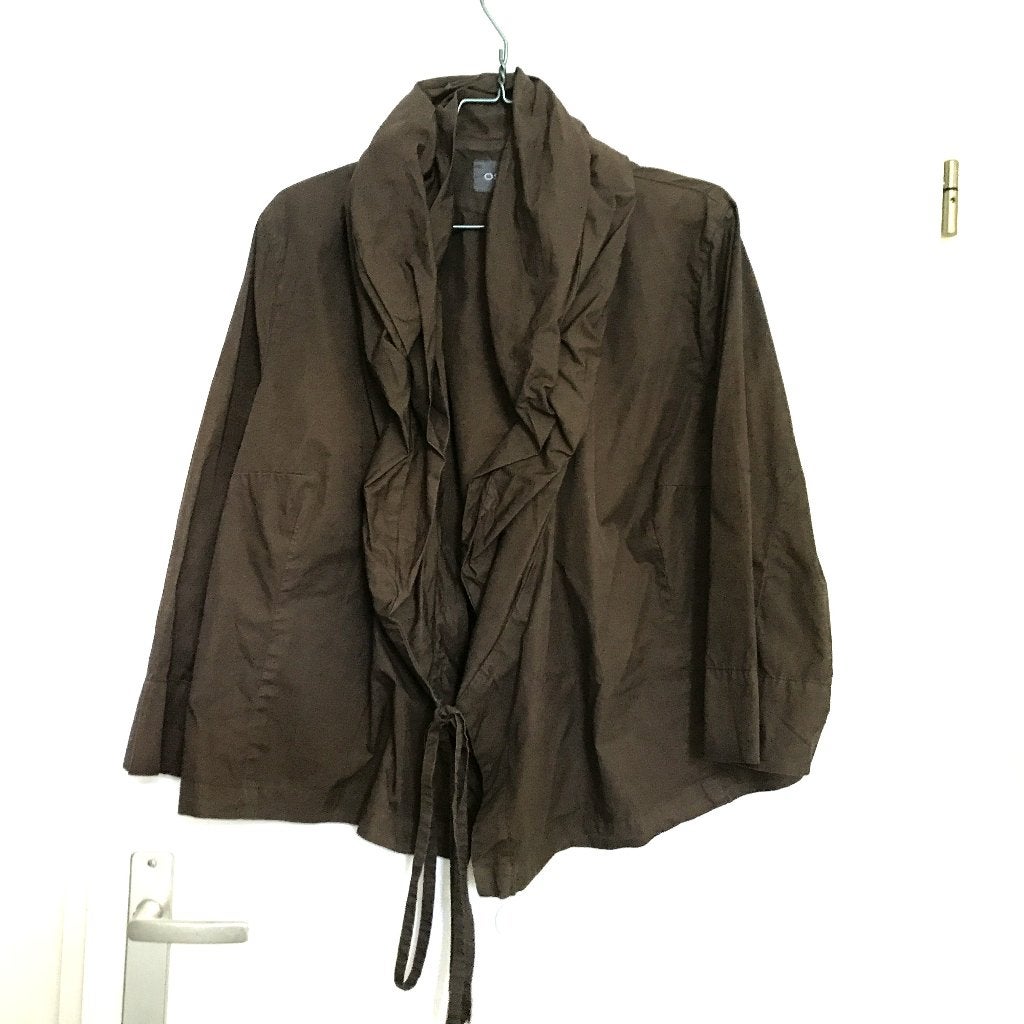Oska bruine katoenen blouse met aparte kraag & striksluiting, Kleding | Dames, Verzenden, Zo goed als nieuw, Maat 46/48 (XL) of groter