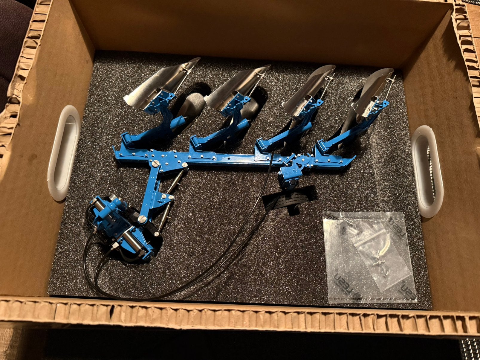 Hydraulische Lemken 4 schaar ploeg Lesu RC 1/14, Hobby en Vrije tijd, Ophalen of Verzenden, Nieuw, Schaal 1:14, Onderdeel