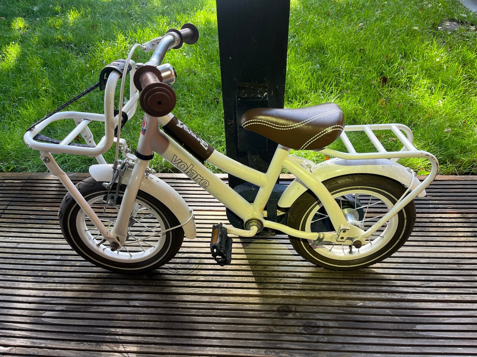 Twee kinderfietsen: Volare (wit 12.5 inch en) zwart 16 inch, Ophalen, Terugtraprem, Zijwieltjes, Gebruikt
