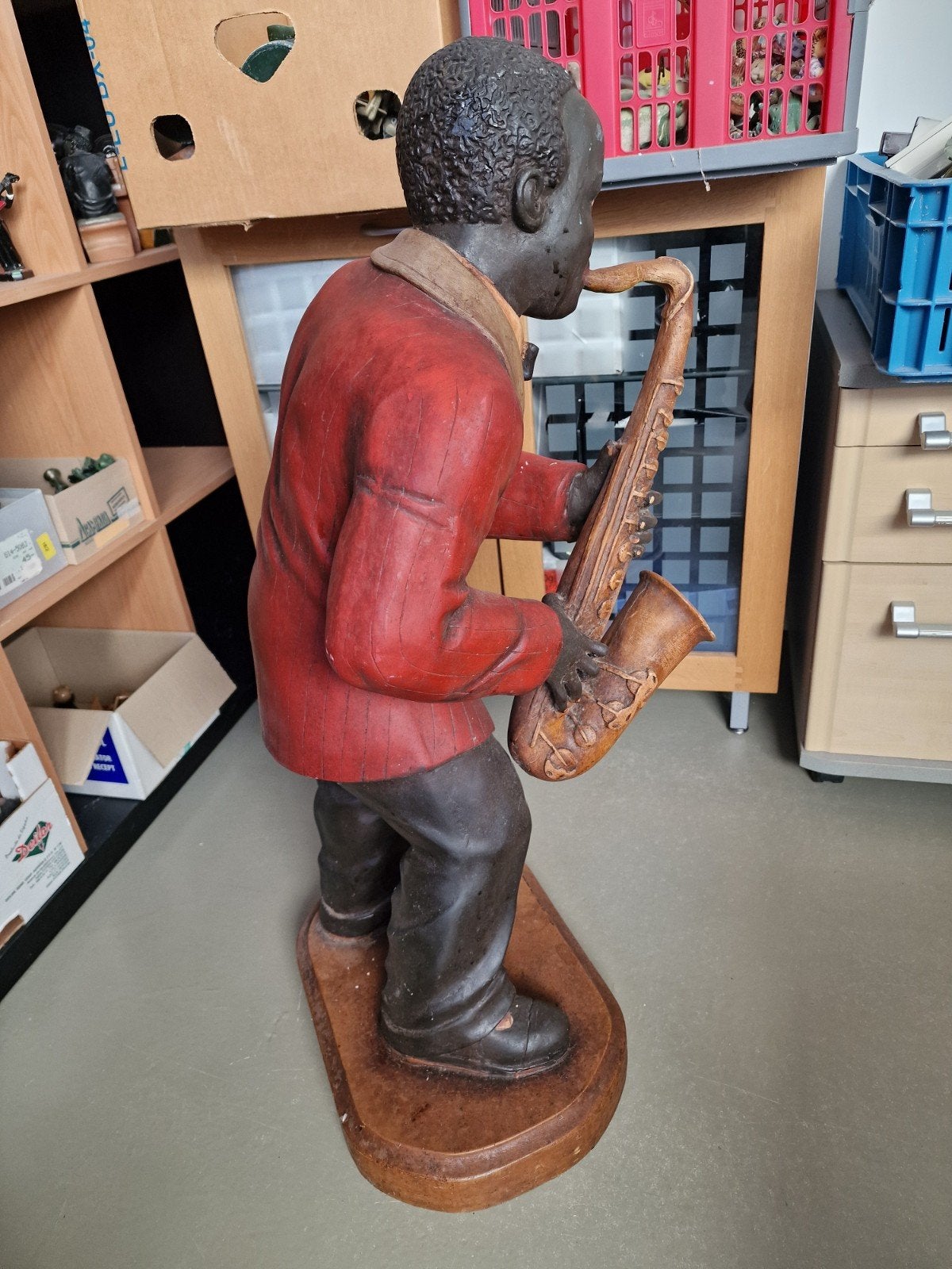 Groot beeld van man met saxofoon, 93 cm hoog, Antiek en Kunst, Ophalen, 50 - 100 cm, Beeld, Hout