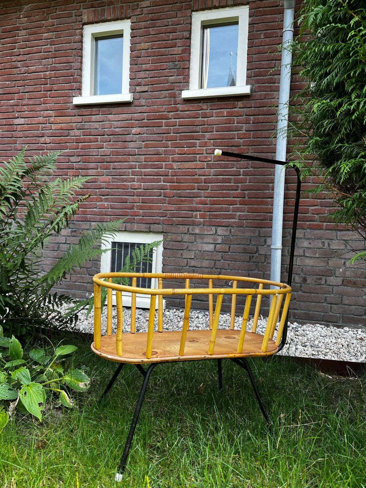 Vintage Poppenwieg retro rotan poppenbedje jaren 60 wiegje, Ophalen of Verzenden, Gebruikt, Wieg