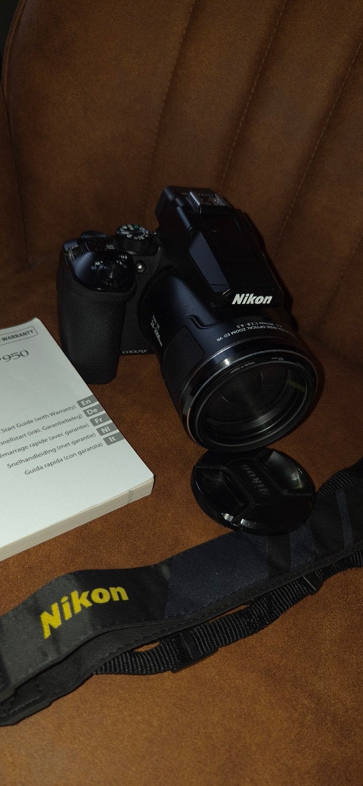 Nikon COOLPIX P950 Bridgecamera met accessoires, Accu, Ophalen of Verzenden, Zo goed als nieuw, Nikon