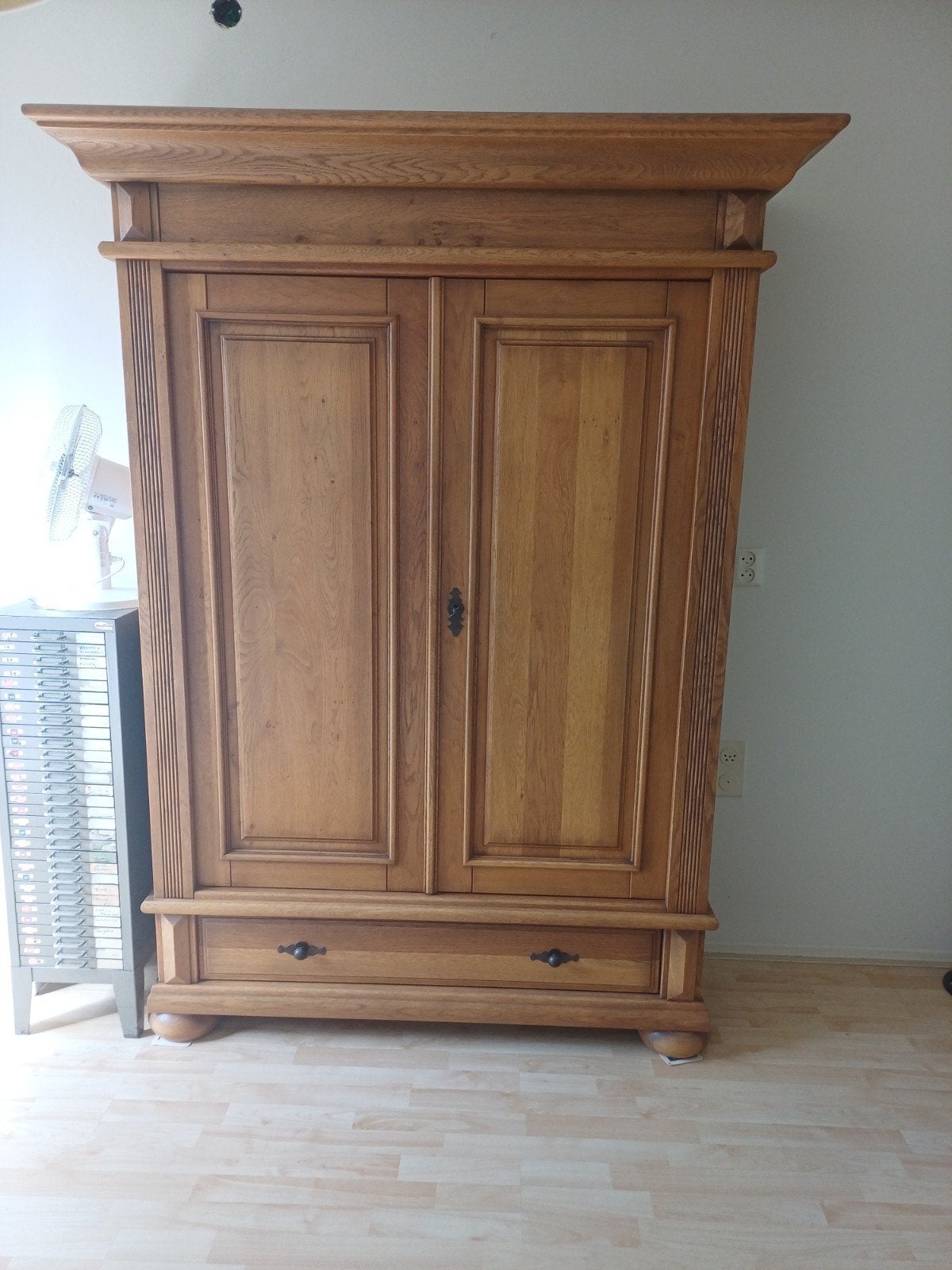 Massief eikenhouten kledingkast met lade en deuren, Huis en Inrichting, Kasten | Kledingkasten, Ophalen, Gebruikt, Klassiek, Eikenhout