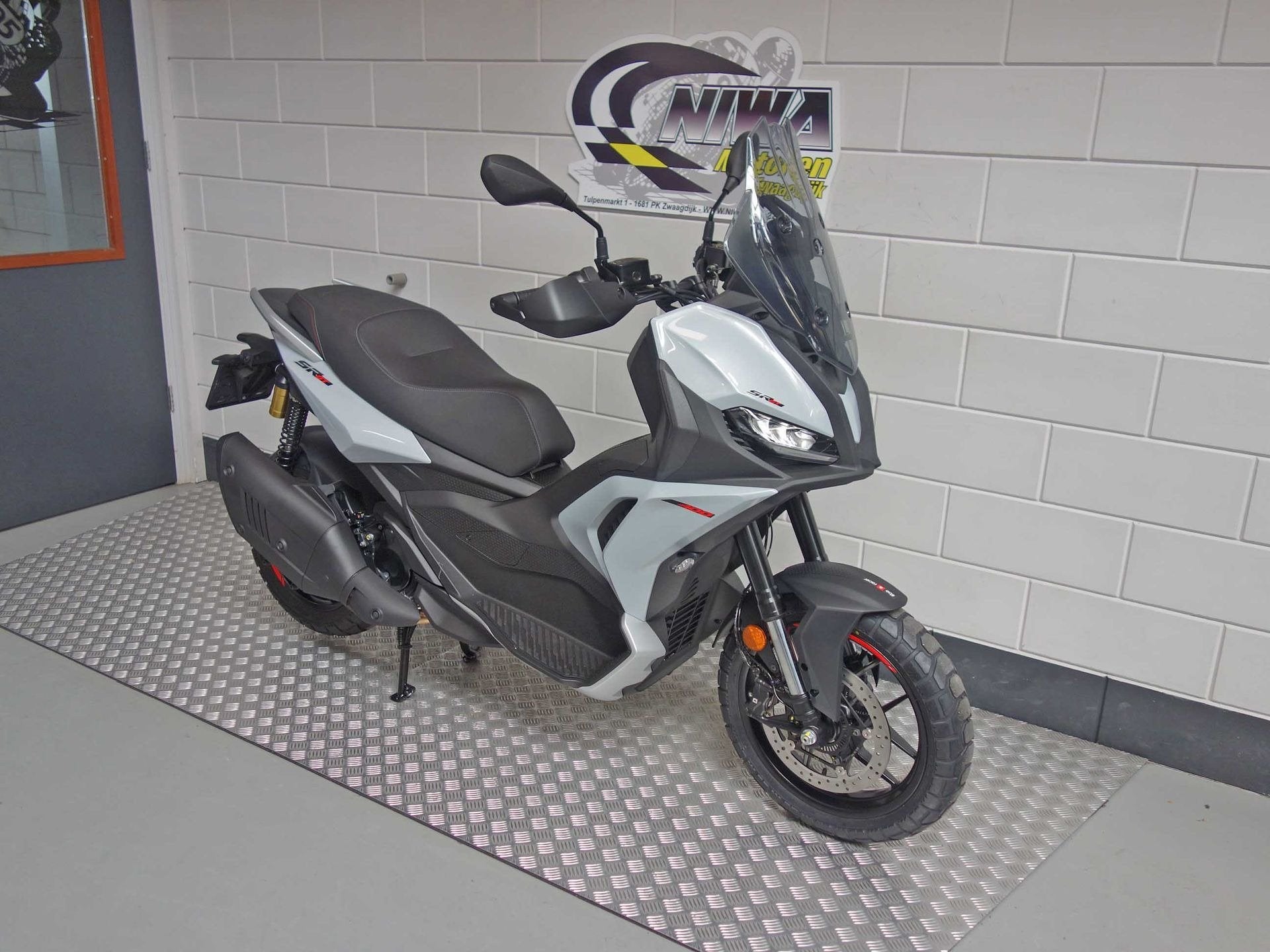 Aprilia SR GT 400, Motoren, 400 cc, Scooter, ABS, 12 t/m 35 kW