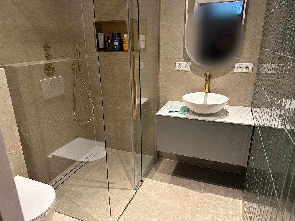 Foto 2 van Nieuwe badkamer zonder gedoe? Vaste ploeg regelt alles