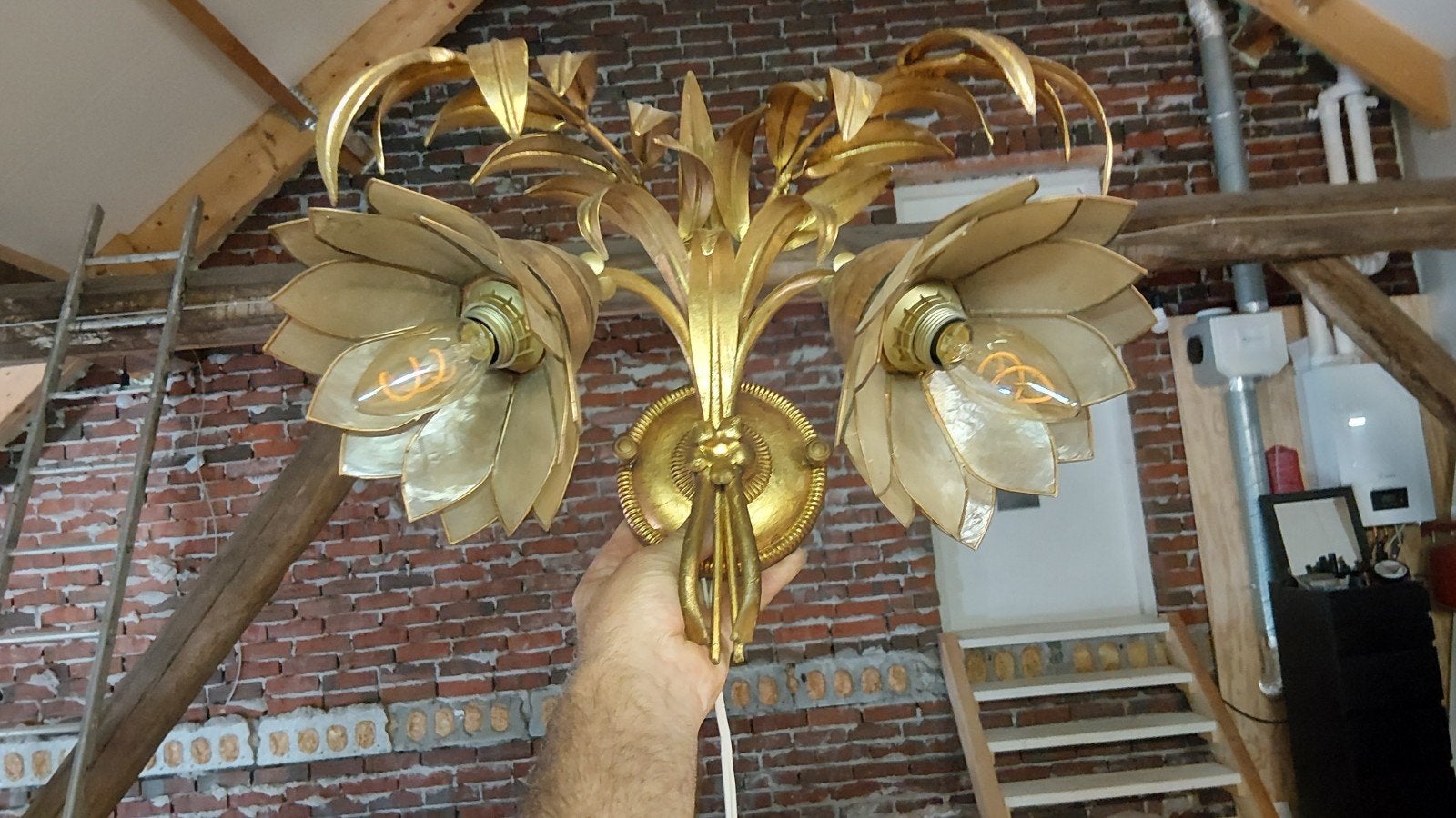 Jaren 70 wandlampje met parelmoer lotuskelkjes, Ophalen, Zo goed als nieuw