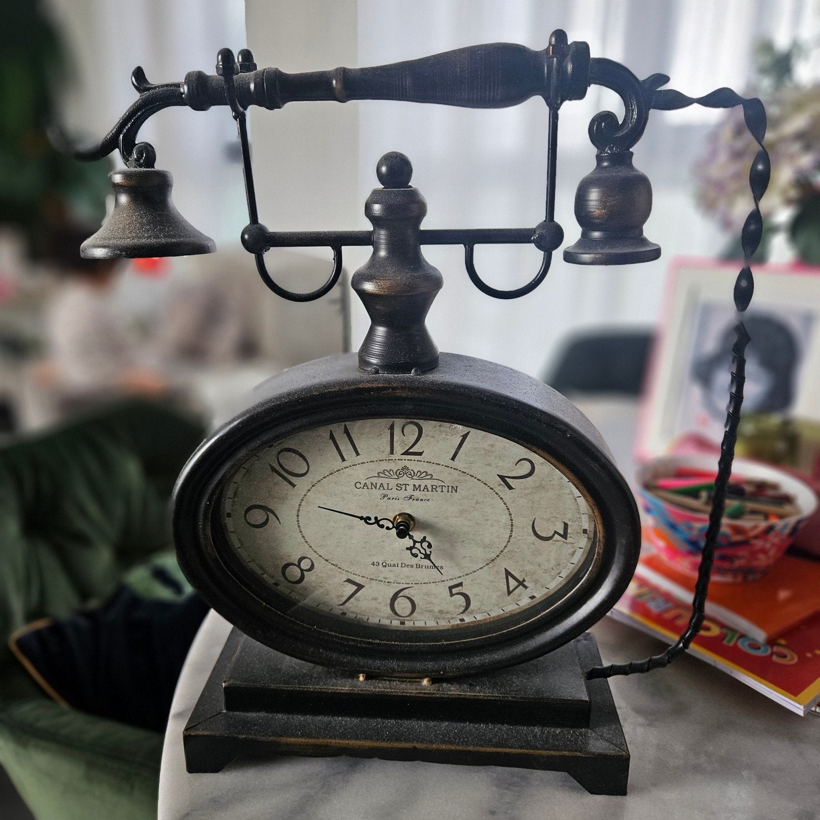 Antieke Klok in Telefoonstijl - Uniek Decoratiestuk, Ophalen of Verzenden, Gebruikt, Analoog, Wekker of Tafelklok