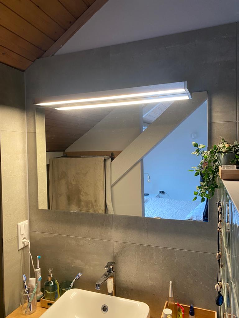 Ikea badkamerlamp met spiegel, Huis en Inrichting, Badkamer | Badkamermeubels, Ophalen, Overige typen, 50 tot 100 cm, Zo goed als nieuw