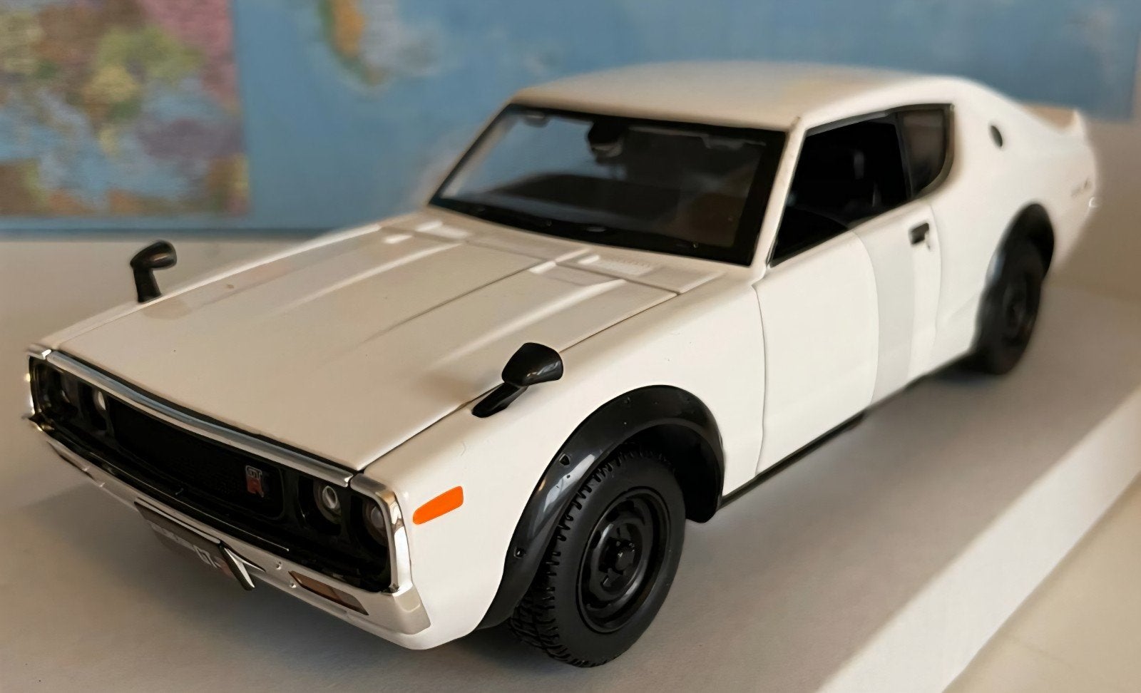 Nissan Skyline 2000 GT-R (KPGC110) modelauto - Wit, Overige merken, Auto, 1:32 tot 1:50, Ophalen of Verzenden