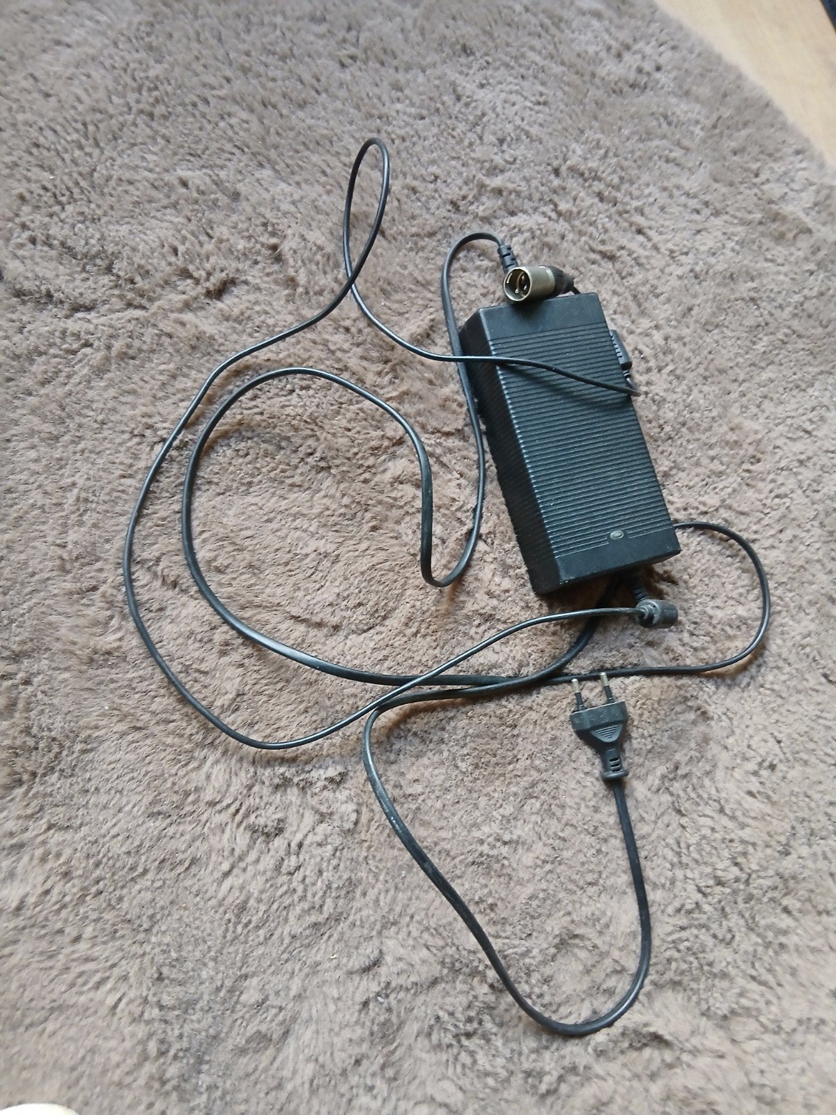 Sparta Ion ebike oplader 3 pins, Zo goed als nieuw