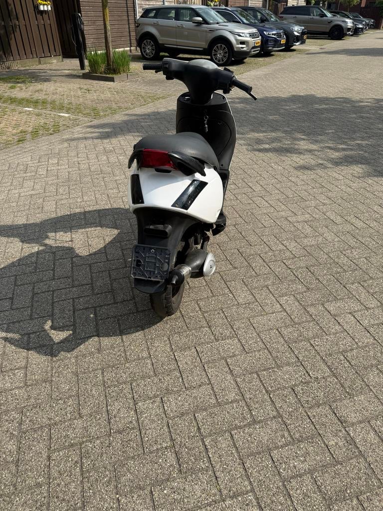 Piaggio Zip 70cc bromscooter met geldig kenteken, Ophalen, Piaggio, Gebruikt, Benzine