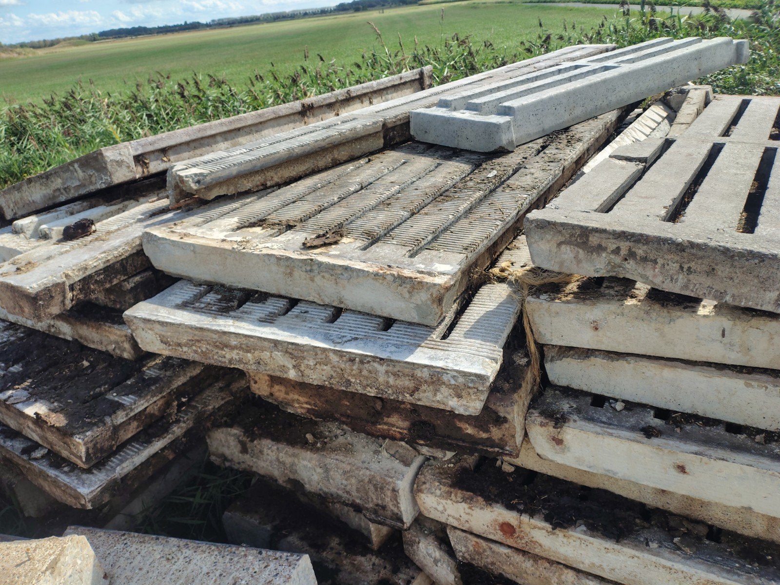 Koeienroosters en Massieve Betonplaten Diverse Afmetingen, Doe-het-zelf en Verbouw, Ophalen, Gebruikt, 100 mm of meer