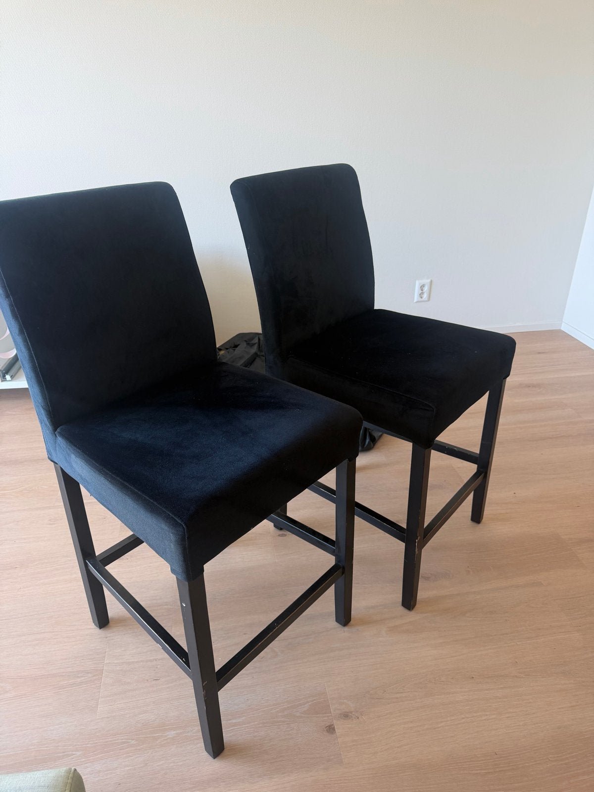 2 zwarte barkrukken Cindy Philips Interior Design + tafel, Ophalen, Gebruikt, 90 cm of meer, Hout