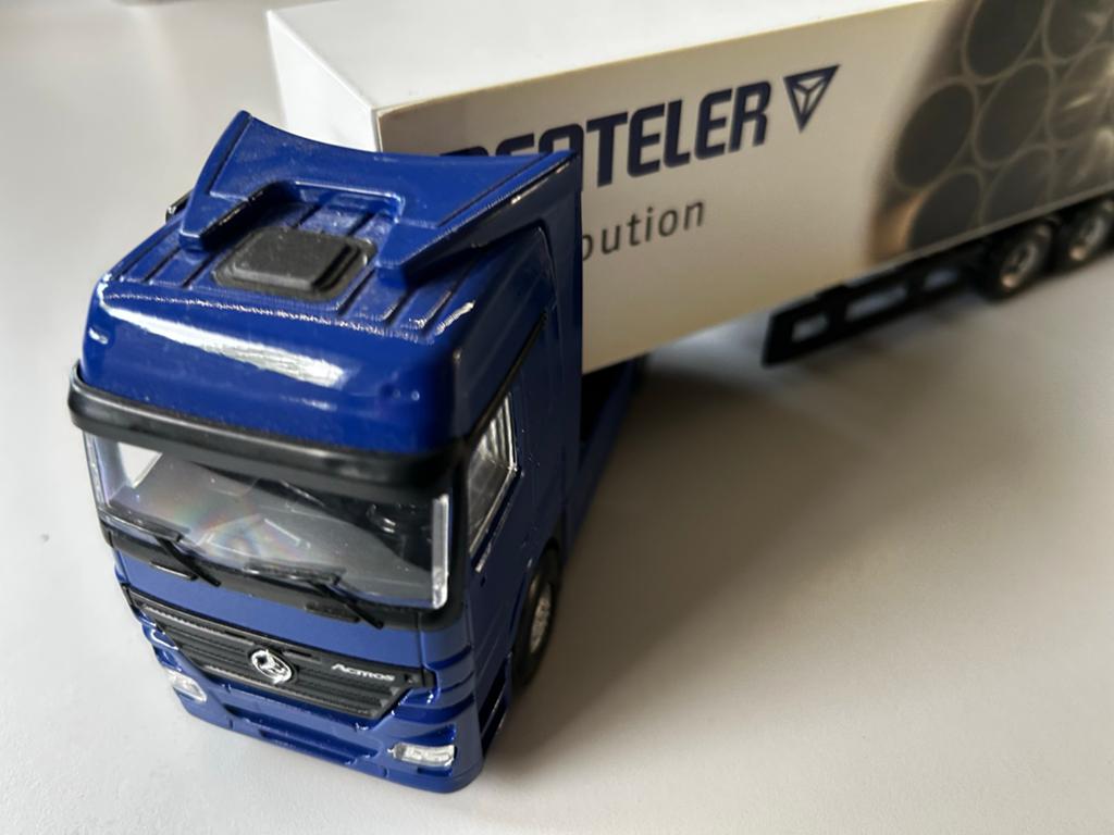 Miniatuur vrachtwagen Mercedes-Benz Actros met trailer, Hobby en Vrije tijd, Modelauto's | 1:18, Ophalen of Verzenden, Nieuw