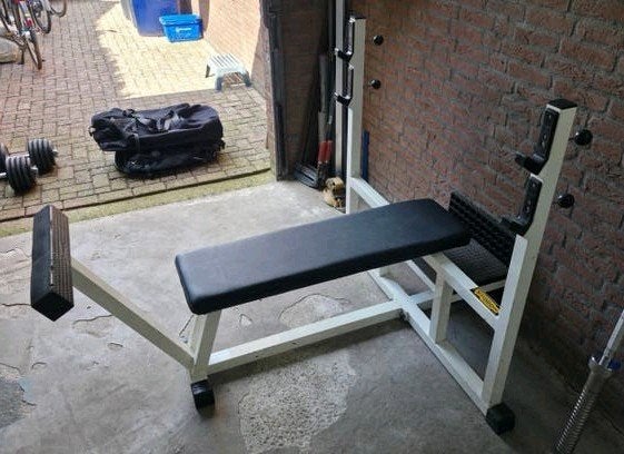 Technogym Bankdrukbank, Sport en Fitness, Fitnessmaterialen, Ophalen, Gebruikt, Armen, Fitnessbank