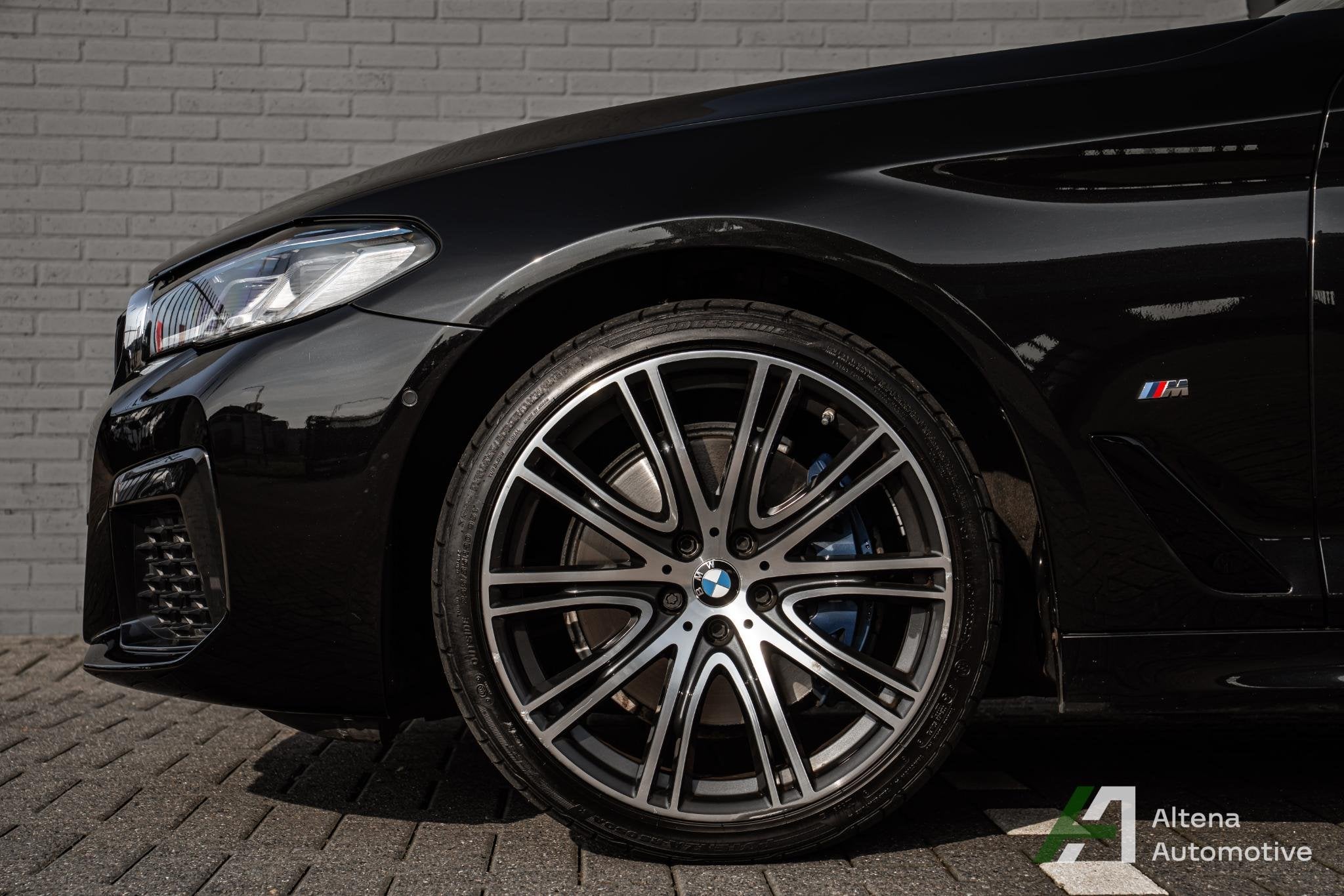 BMW 5-serie Touring 530i xDrive High Executive Edition M-spo, Auto's, Automaat, Gebruikt, 4 cilinders, Zwart
