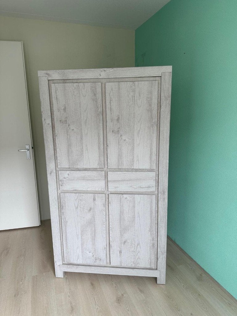 GRATIS Kinder kledingkast GRATIS, Ophalen, Gebruikt, Kast, 50 tot 70 cm