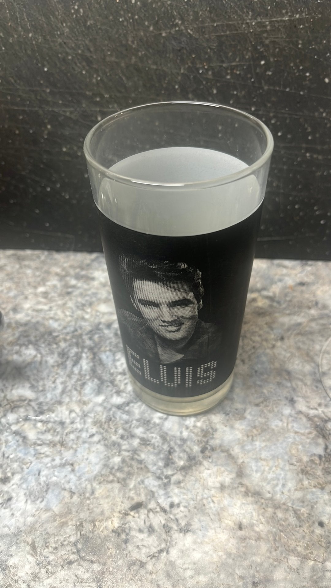 Elvis glas, Ophalen of Verzenden, Zo goed als nieuw