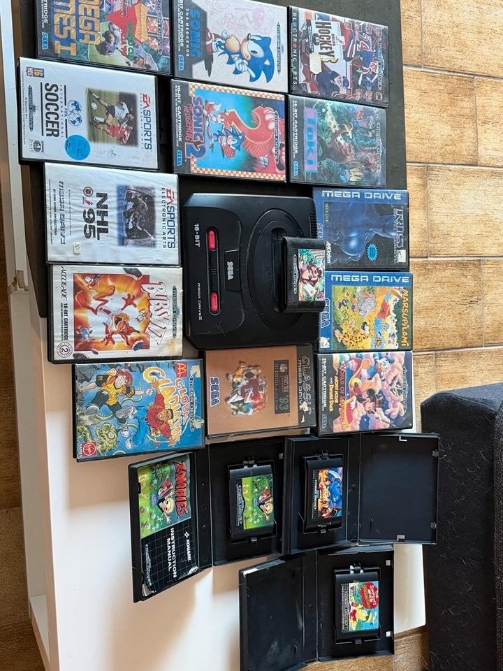 Sega Mega Drive verzameling – spellen + console, Spelcomputers en Games, Ophalen of Verzenden, Met 2 controllers, Mega Drive