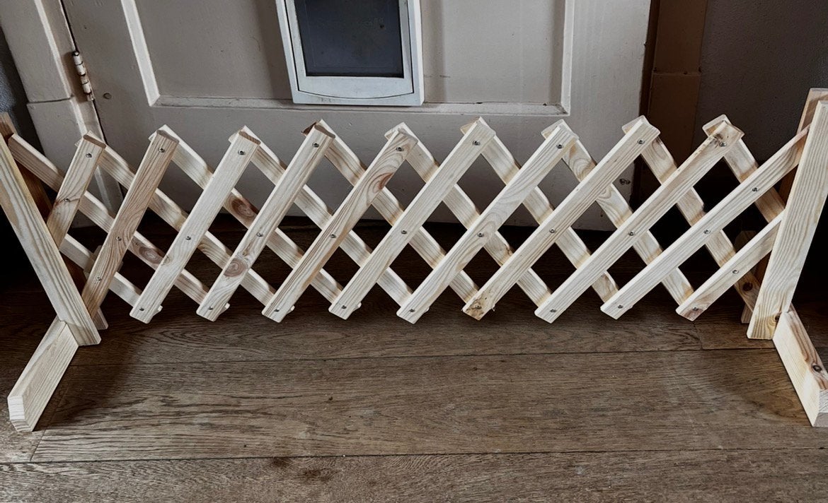 Houten uitschuifbare dierenhekje 35 cm hoog, Ophalen, Zo goed als nieuw, Oprolhekje