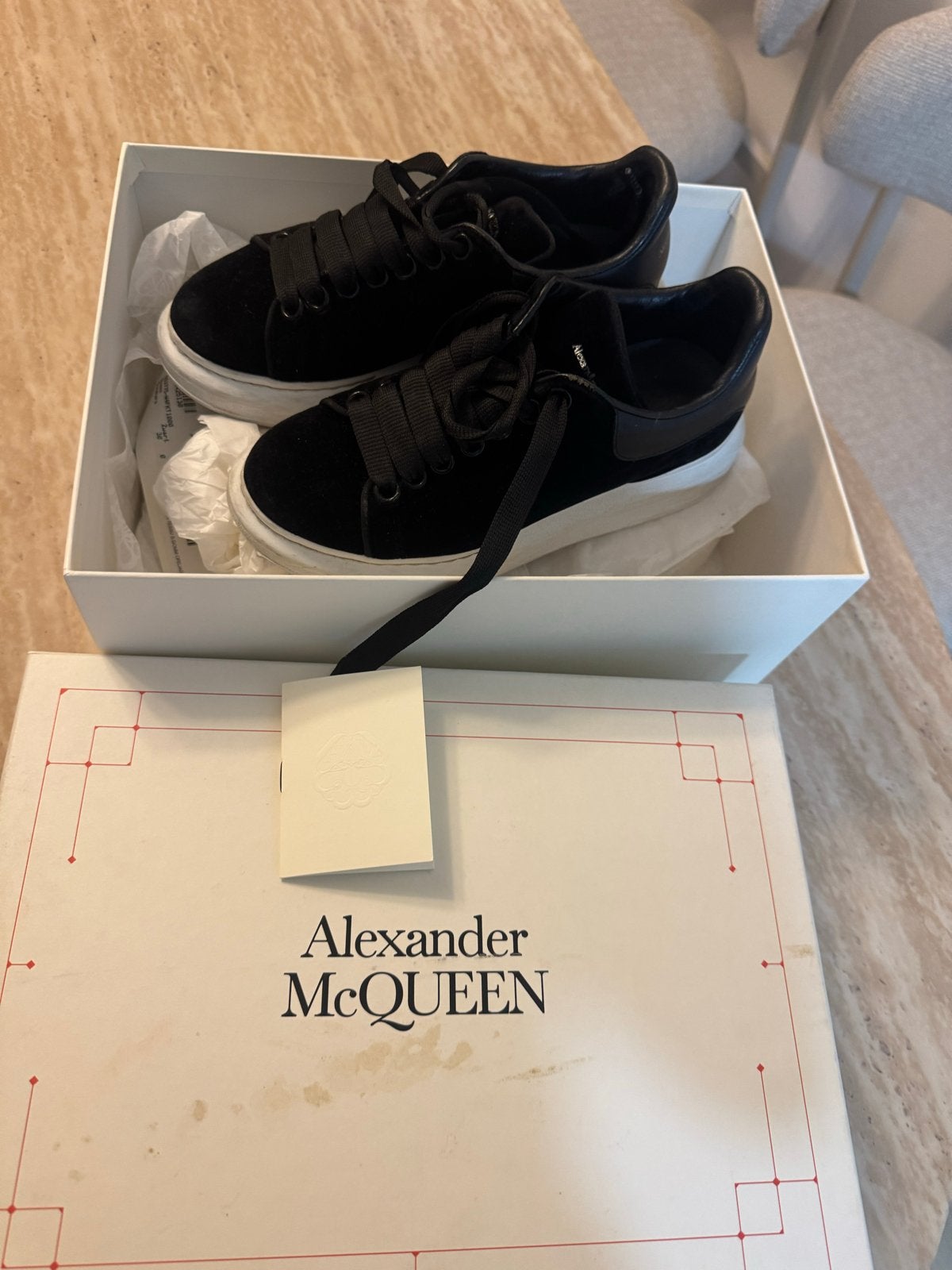 Alexander McQueen sneakers zwart suède-look maat 35, Kleding | Dames, Ophalen of Verzenden, Gedragen, Zwart, Sneakers of Gympen