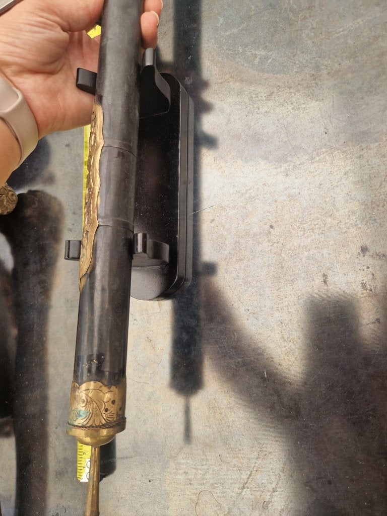 Oude metalen opiumpijp