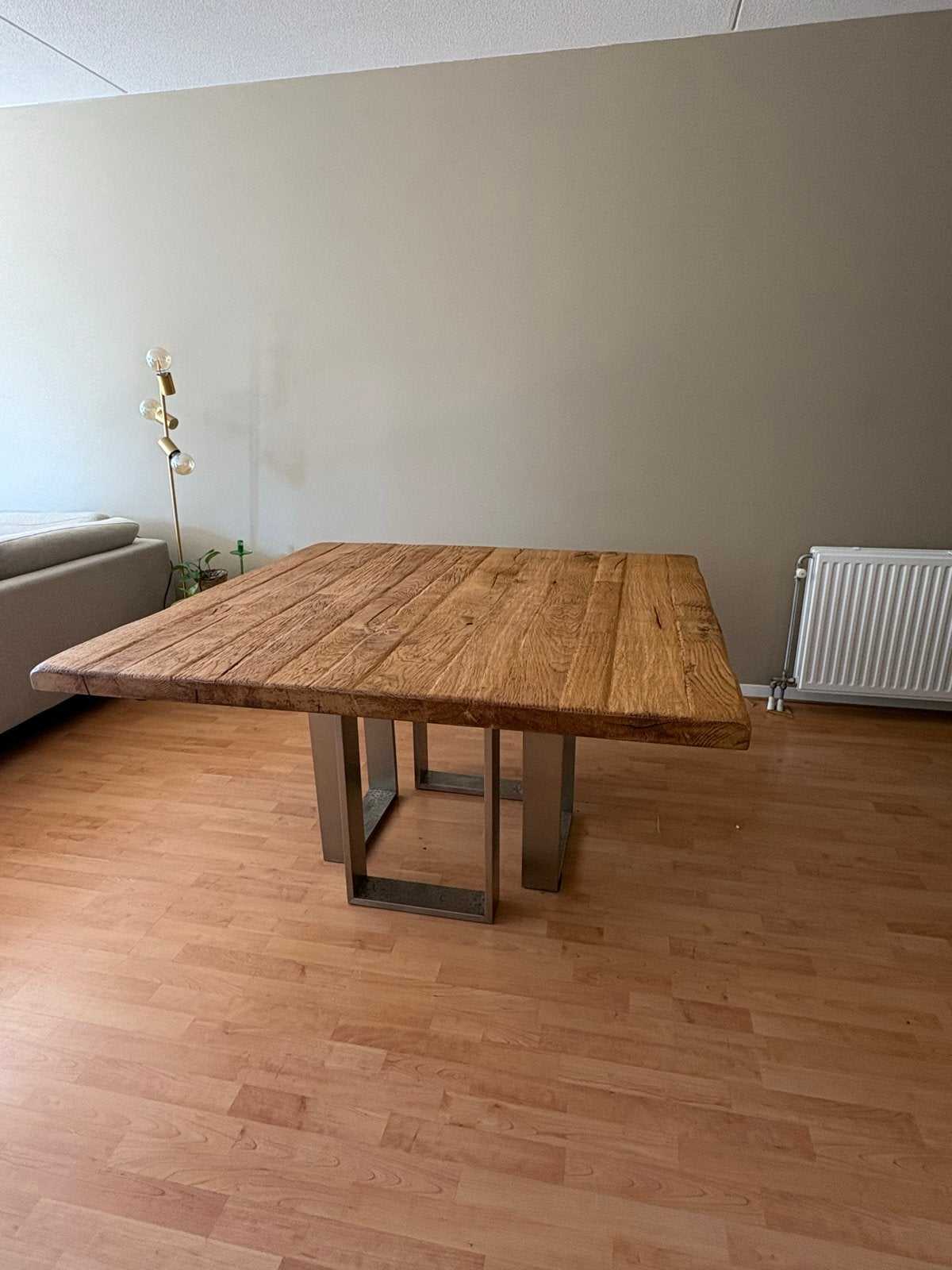 Robuuste houten eettafel voor 8 personen - Wegens verhuizing, Huis en Inrichting, Ophalen, Gebruikt, Vierkant, Vijf personen of meer