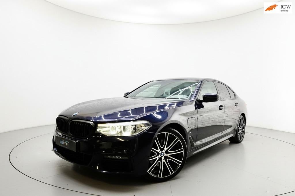 BMW 5-serie 530e iPerformance M SPORT LIVE COCKPIT CAM, Automaat, 1998 cc, Achterwielaandrijving, Zwart