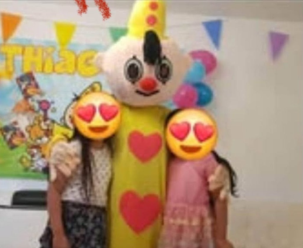 Bumba mascotte en achtergrond te huur, Hobby en Vrije tijd, Ophalen, Gebruikt, Verjaardag