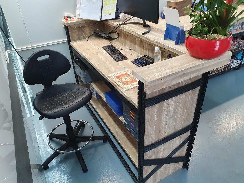 Toonbank, receptiebalie steigerhout gecombineerd met staal, Ophalen, Nieuw, 70 tot 120 cm