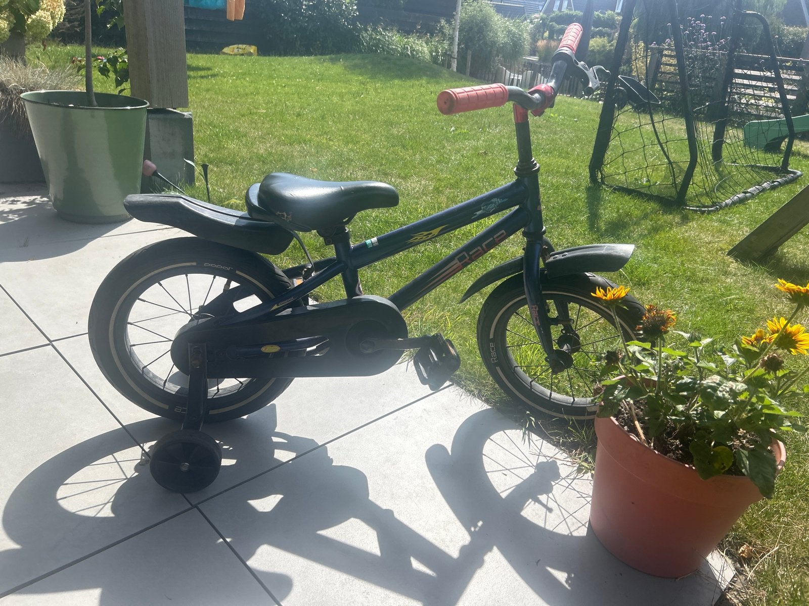 Kinderfiets 14 inch met zijwieltjes, Terugtraprem, Zijwieltjes, Gebruikt, Ophalen of Verzenden