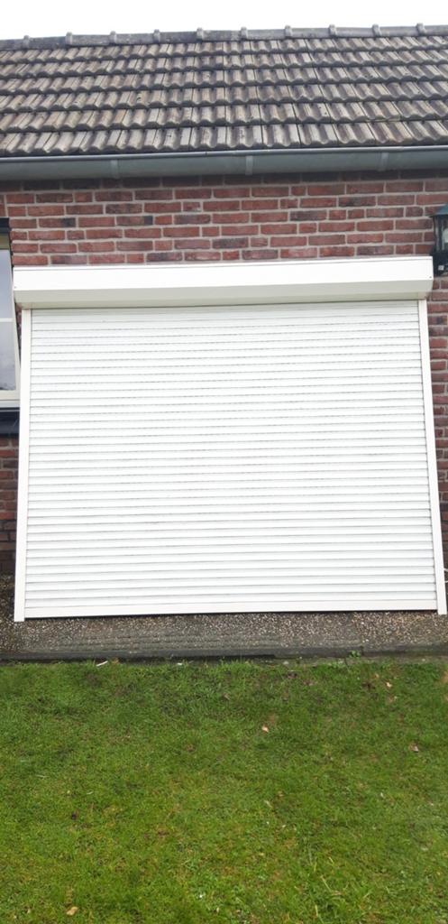 Rolluik elektrisch afmeting 2295mm x 1720mm  9001, Doe-het-zelf en Verbouw, Rolluiken, Ophalen, Crème of Beige, Zo goed als nieuw