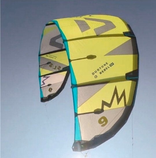 Duotone Rebel sls 9m² Kitesurf Kite - Zo goed als nieuw, 9 m², Geen board, Ophalen of Verzenden, Zo goed als nieuw
