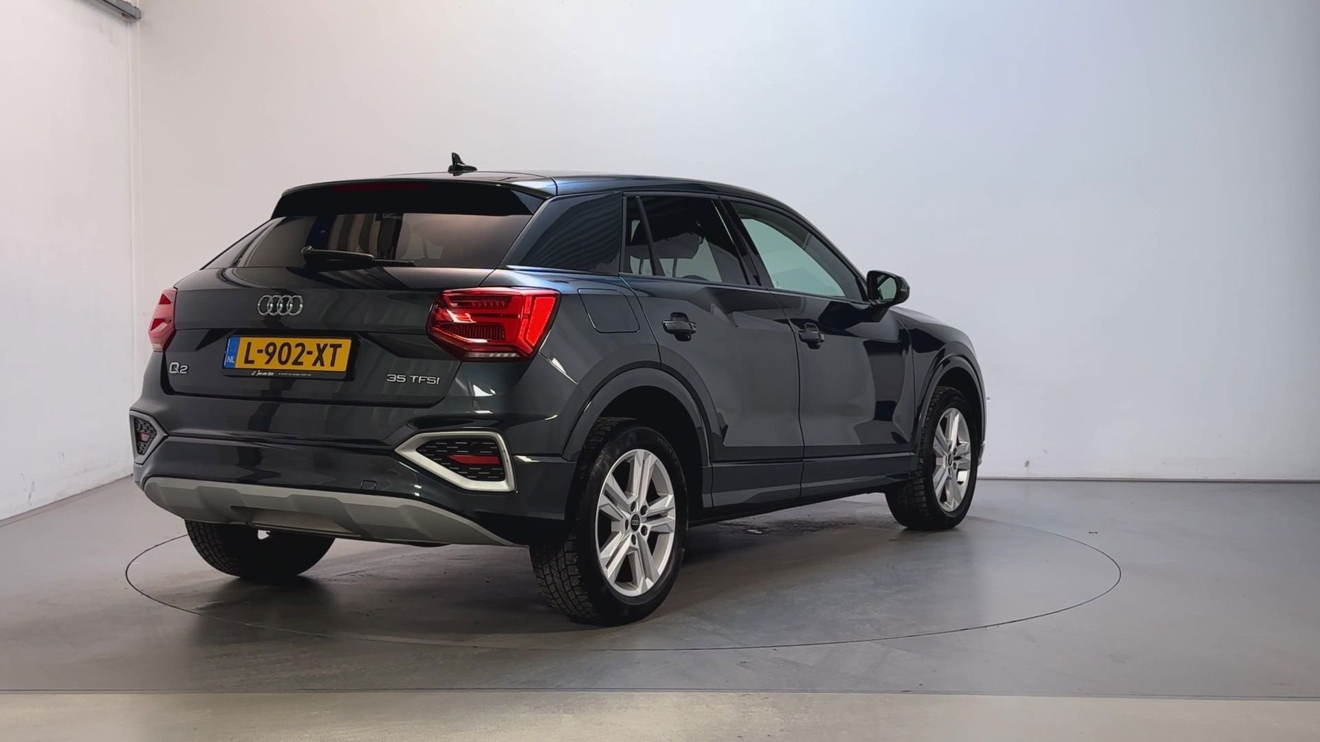 Audi Q2 35 TFSI 150pk S-Tronic Business Edition Navigatie Pa, Auto's, Dealer onderhouden, Stof, 4 cilinders, Automatische klimaatregeling