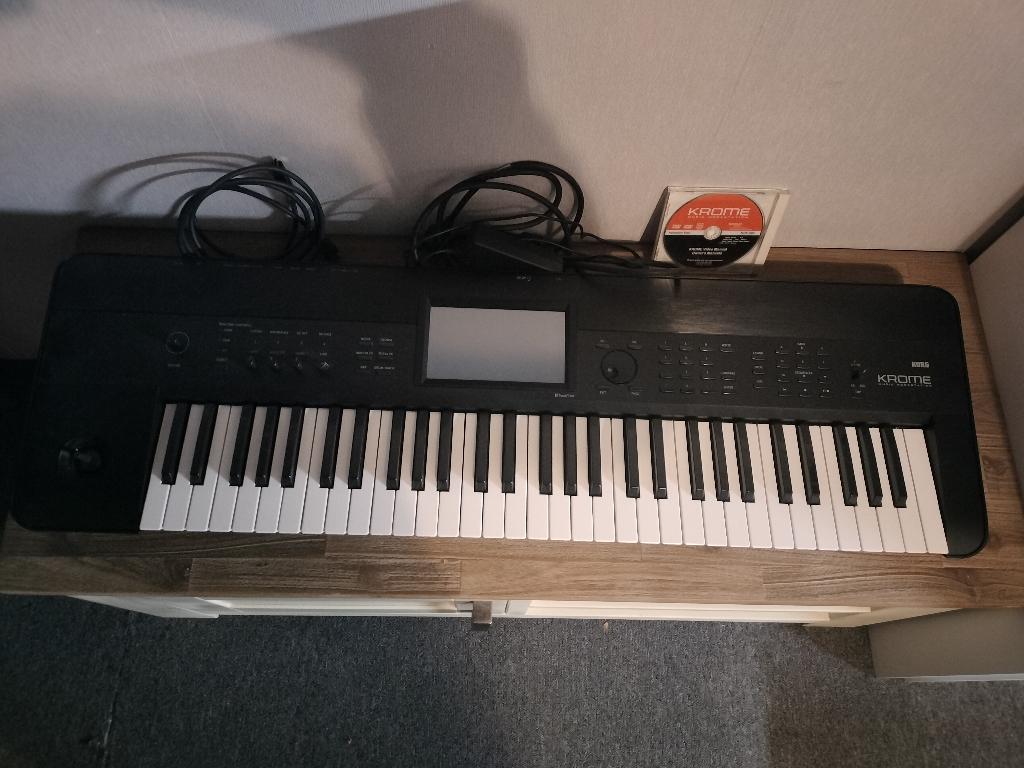 Korg KROME-61 Workstation Synthesizer / Keyboard, Muziek en Instrumenten, Ophalen, Gebruikt, 61 toetsen, Korg