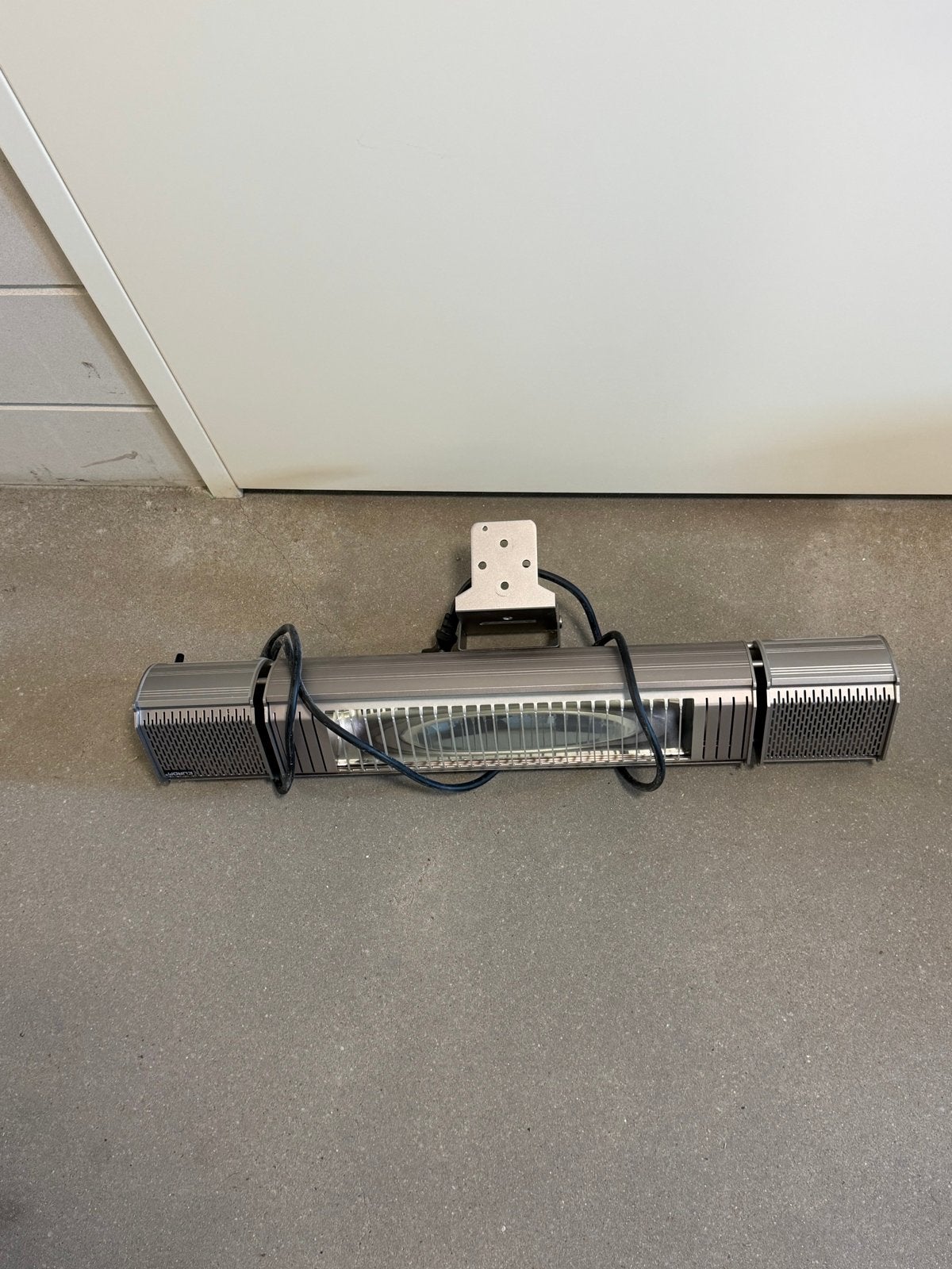 Eurom Heat and Beat Grey Terrasverwarmer 2000W, Gebruikt, Waterbestendig, Wand, Ophalen