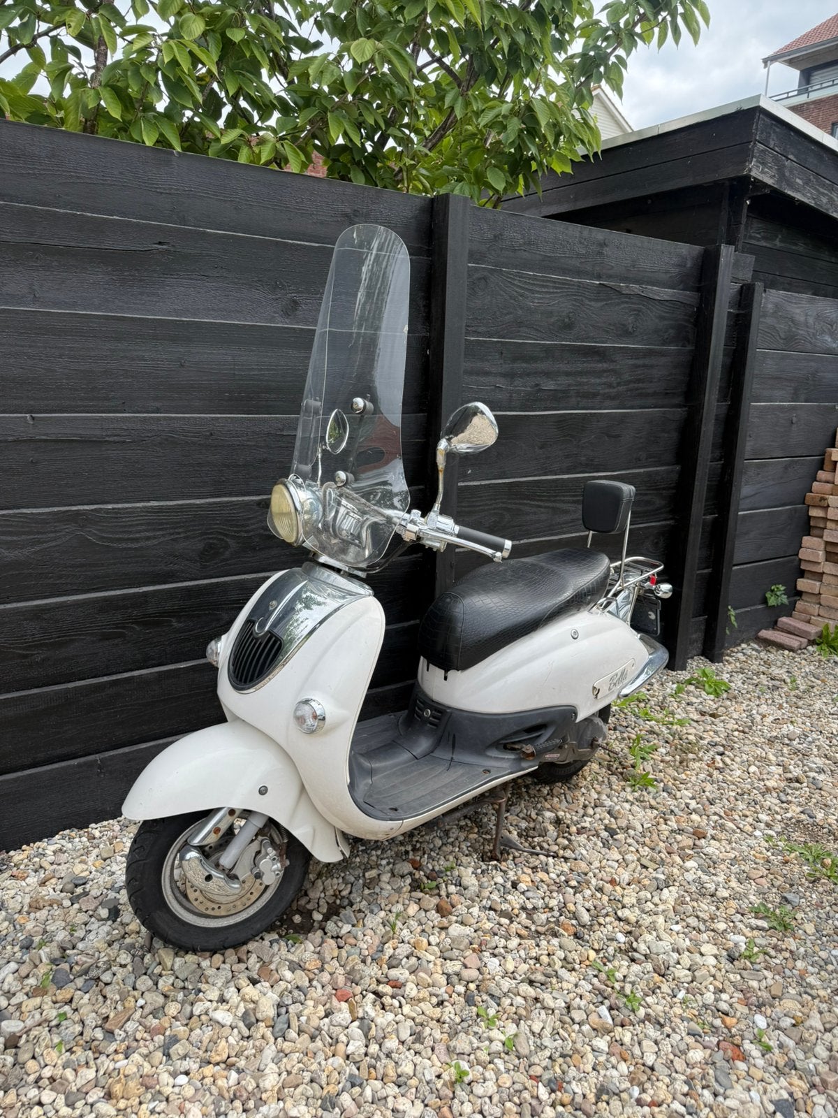 Scooter witte Bella, Ophalen, Zo goed als nieuw, Benzine, Overige modellen