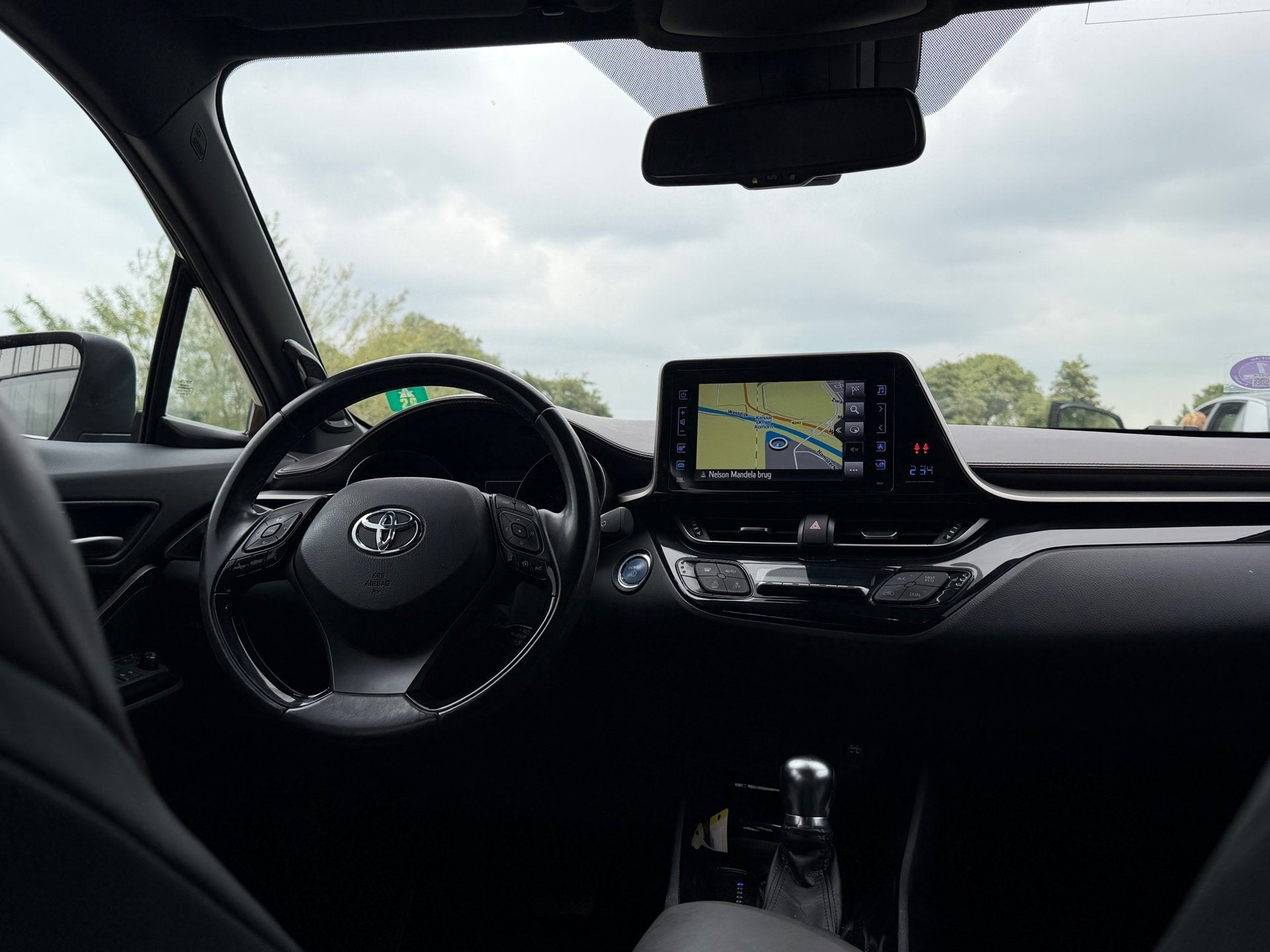 Toyota C-HR 1.8 Hybrid Executive - Phantom Brown - Cruise/Ca, Dealer onderhouden, Euro 6, 4 cilinders, Leder en Stof