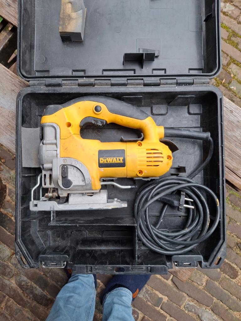 DeWalt decoupeerzaag machine. Defecte spaninrichting, Ophalen, Gebruikt, 600 tot 1200 watt, DeWalt