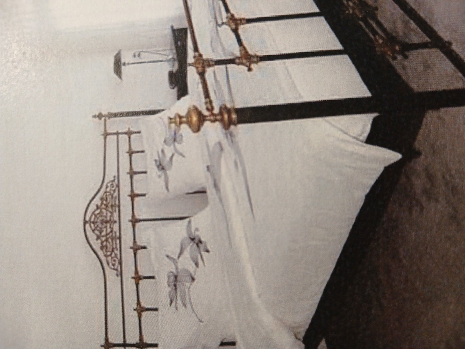 Prachtig tweepersoonsbed met metalen frame en koperen detail, Ophalen, Gebruikt, Zwart, Tweepersoons