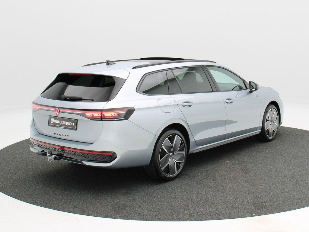 Volkswagen Passat R-Line Edition 1.5 eHybrid 204 PK | Trekha, Stof, 4 cilinders, 150 min, 26 kWh