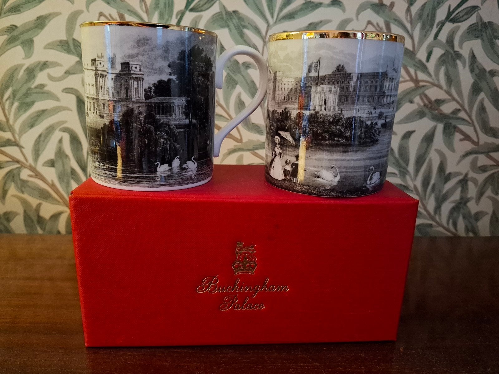 Buckingham Palace Mokken - Fine Bone China (2 stuks), Huis en Inrichting, Keuken | Servies, Overige merken, Klassiek, Zo goed als nieuw