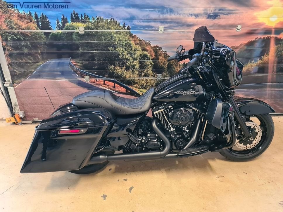 HARLEY-DAVIDSON STREET GLIDE FLHX BTW MOTOR (bj 2013), 2 cilinders, HARLEY-DAVIDSON, Chopper, Bedrijf